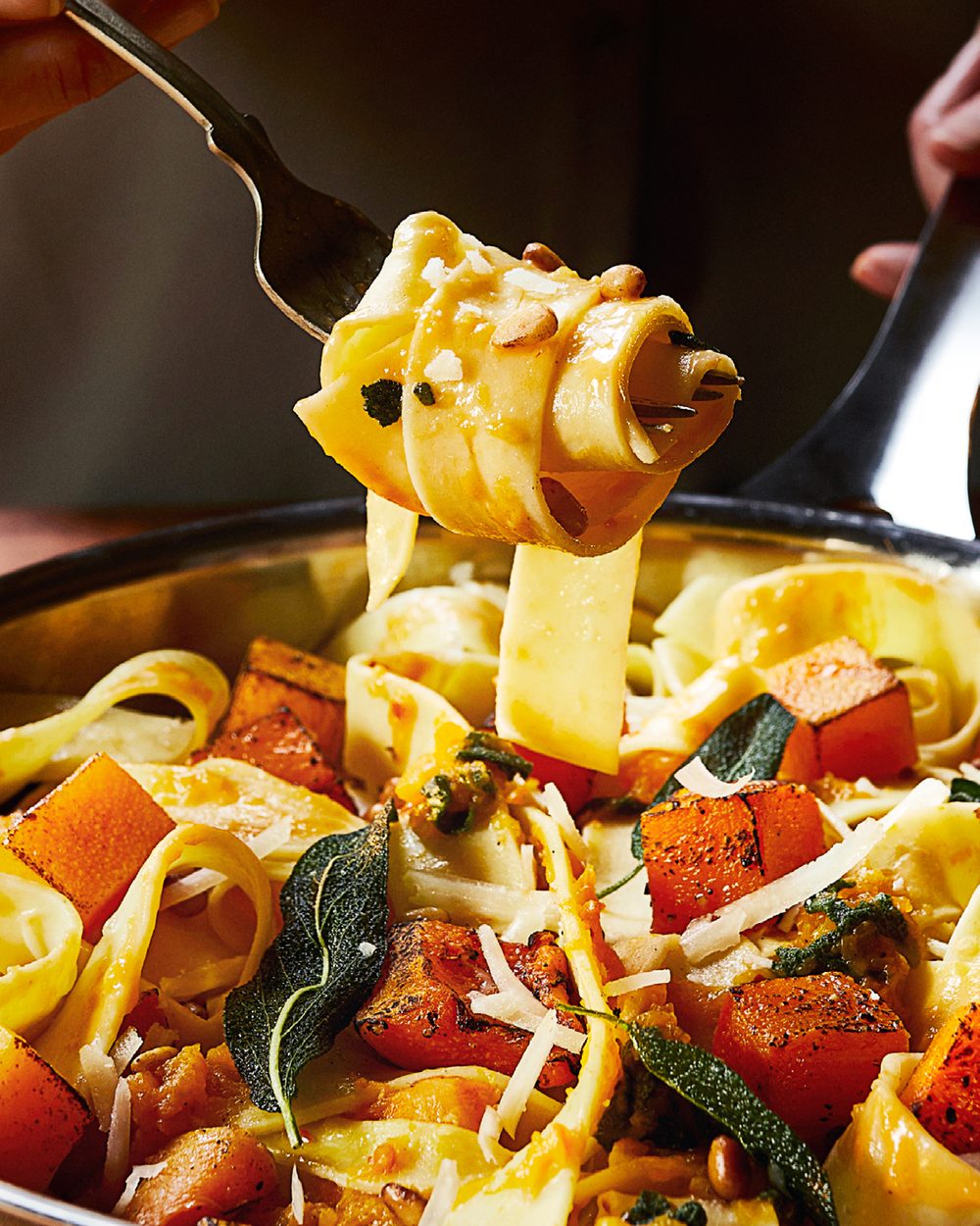 Pappardelle met pompoen, salie en pecorino