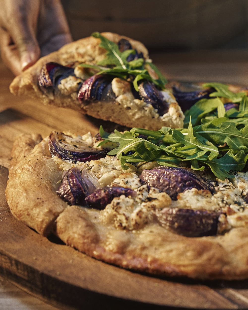 Pizza met gekarameliseerde ui