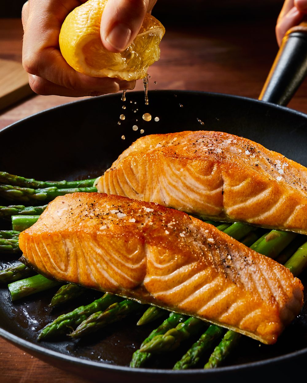 Zalm uit de pan met asperges